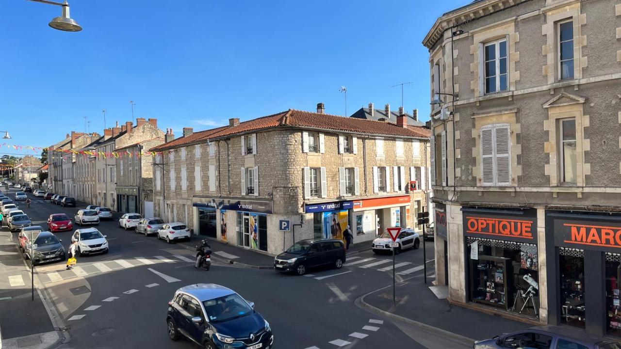 La Mimi, Grand T2 hyper centre ville Fontenay-le-Comte Extérieur photo